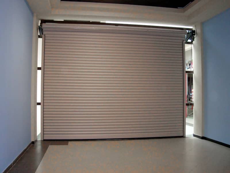 Роллетные ворота DoorHan в Якутске с установкой