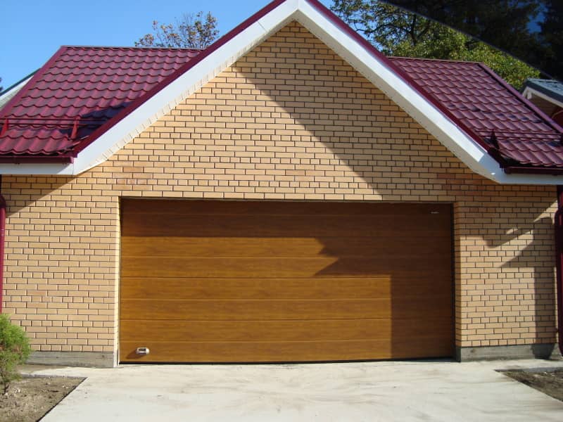 Секционные ворота DoorHan в Якутске с установкой