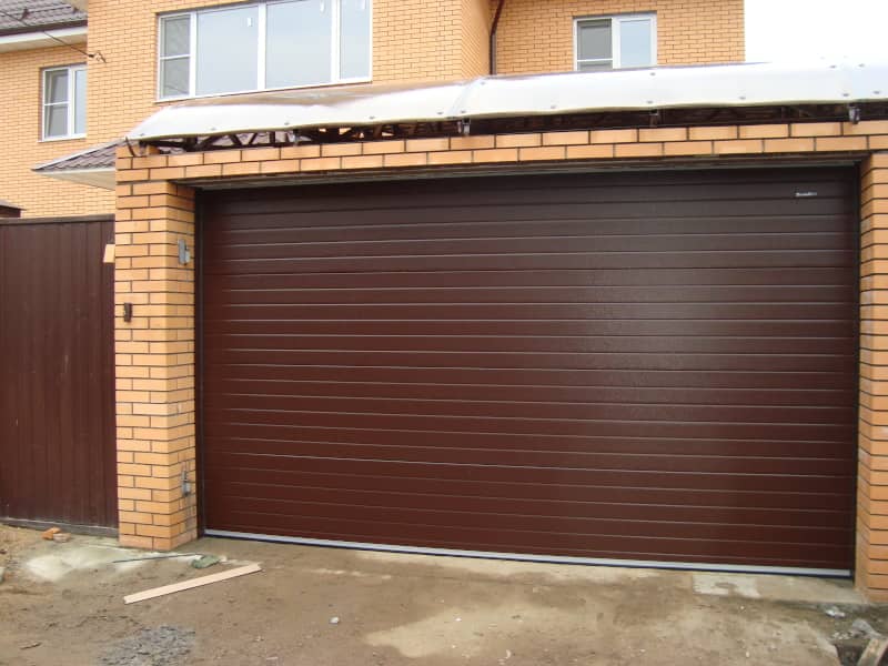 Секционные ворота DoorHan в Якутске с установкой