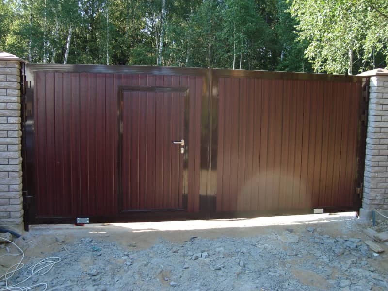 Уличные ворота DoorHan в Якутске с установкой