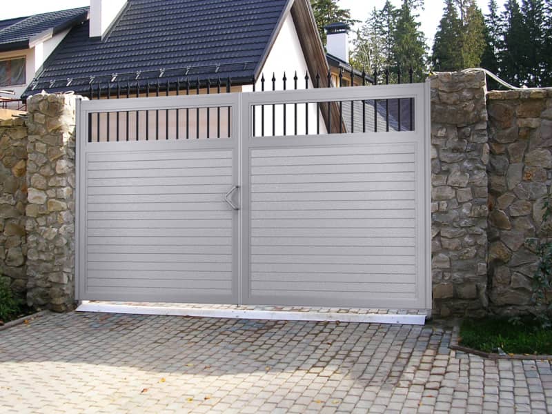 Уличные ворота DoorHan в Якутске с установкой