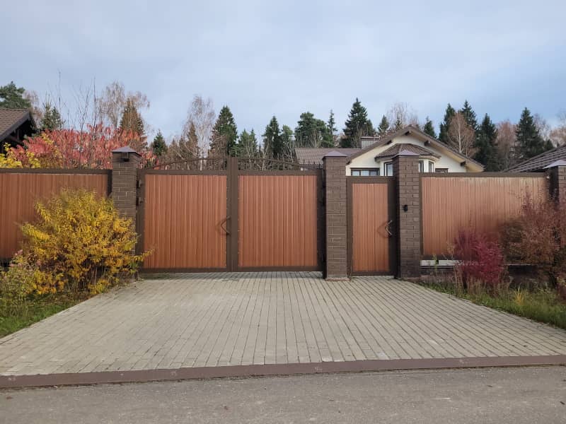 Уличные ворота DoorHan в Якутске с установкой